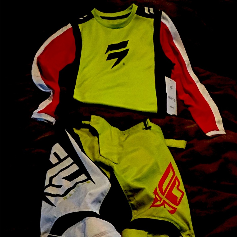 YM shift label white jersey new with tags
Y size 24 fly racing pants new
